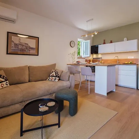 Πανσιόν Apartment Na Broju3 3*