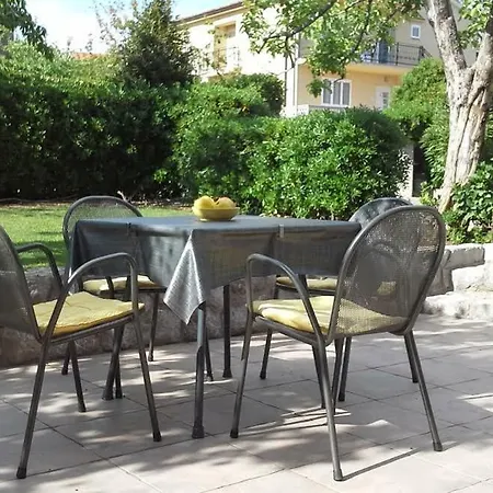 Pensión Apartment Na Broju3 3*